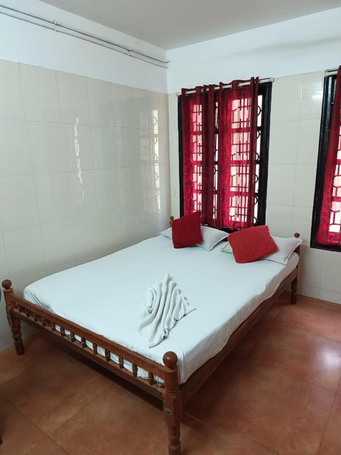 Отель Prathiba Residency Коллам Экстерьер фото